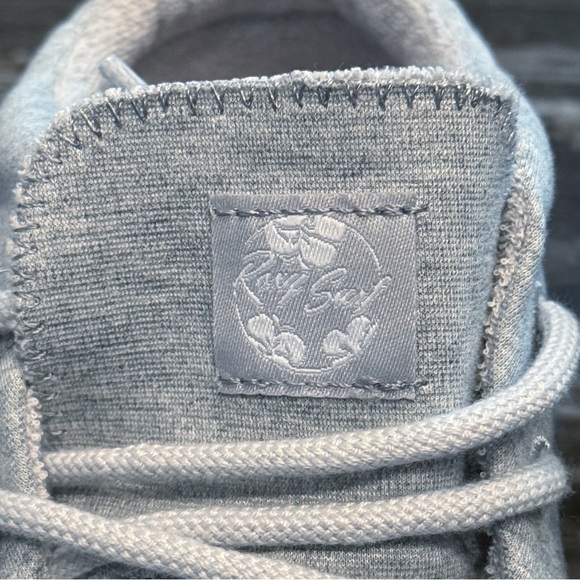 Roxy Women's Minnow Wally Mid Top Slip on Sneaker Shoe Gray Size 6.5 NWT - Picture 3 of 13